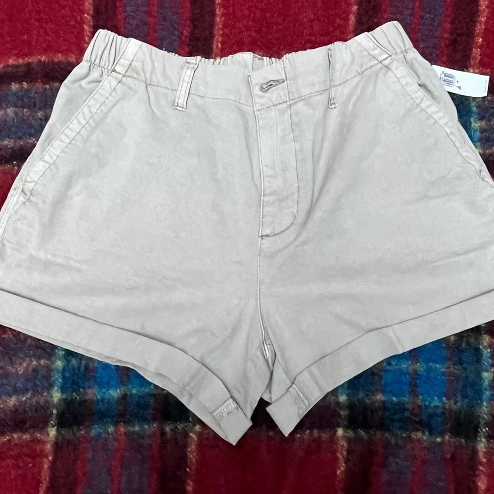 Old Navy Lightweight Khaki Shorts Medium - Picture 12 of 14